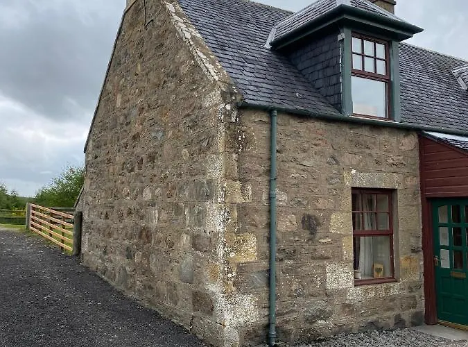 Quirky Highland Cottage With Stunning Views