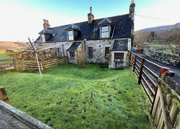 Quirky Highland Cottage With Stunning Views